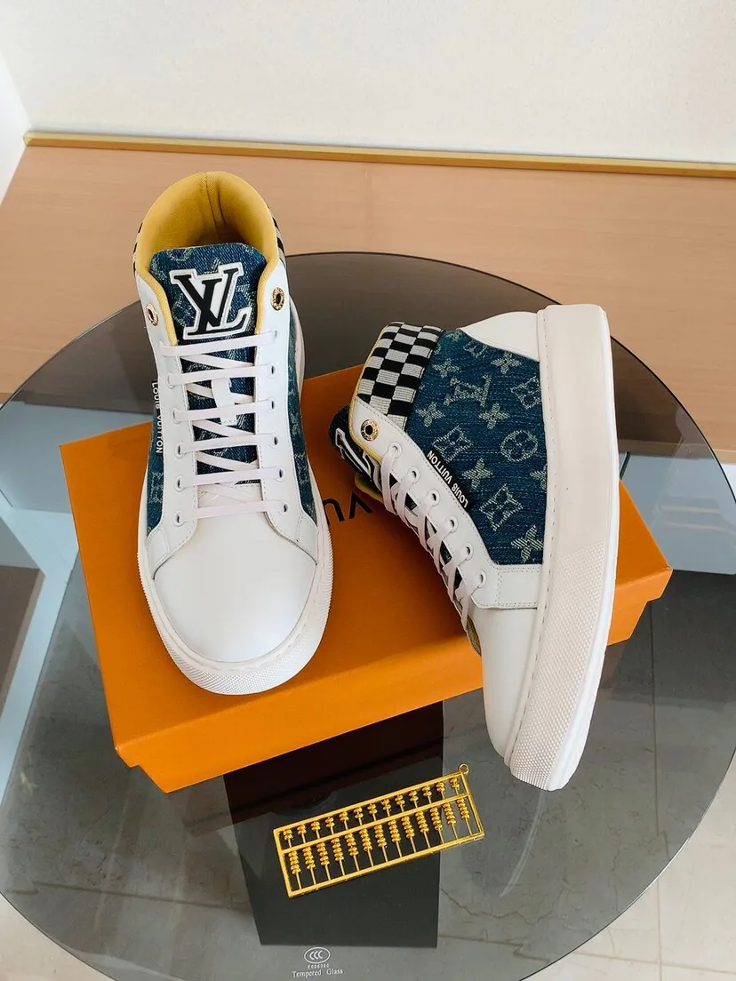 Factory price 440. [LV] Louis Vuitton's new high-top men's genuine leather casual shoes, foamed light sole. The highest version on the market, any comparison is welcome🆚! The original leather has excellent texture and is super high-end! Fetal sheep net lining imported from Italy, removable pad! Luxurious materials and fine workmanship, highly recommended! Code number: 38-44